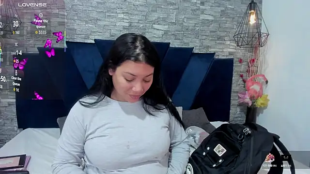 Sophia Brunett online show from October 9, 2025, 12:25 pm