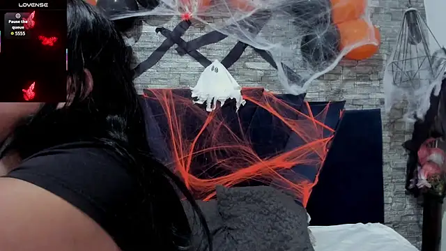 Sophia Brunett online show from October 27, 2025, 11:47 am