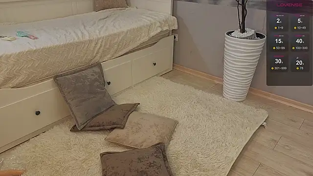 Nicole Hampton online show from March 10, 2025, 12:51 am