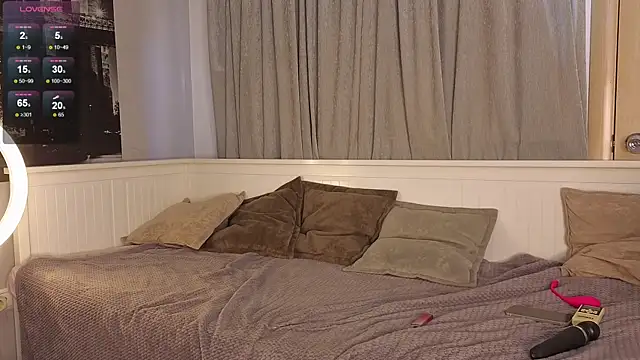 Nicole Hampton online show from September 11, 2025, 2:39 pm