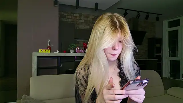 Bella amory online show from March 5, 2025, 8:53 pm