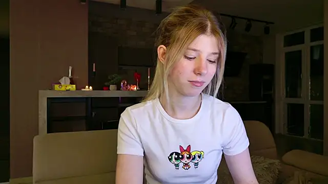 Bella amory online show from March 6, 2025, 7:43 pm