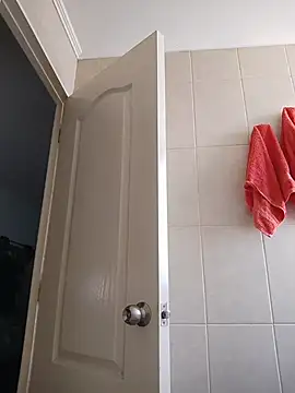 Snapshot of MaiPandora chatting on December 17, 2025, 2:01 pm MaiPandora online show from December 17, 2025, 2:01 pm