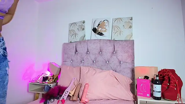 Skye Moore online show from February 23, 2026, 7:00 pm