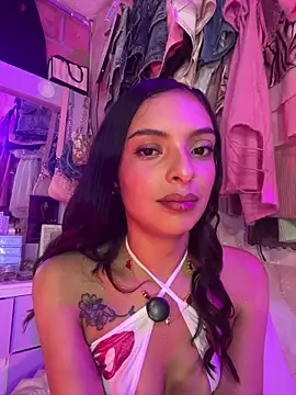 Snapshot of Skye_Moore chatting on May 6, 2026, 2:19 am Skye Moore online show from May 6, 2026, 2:19 am