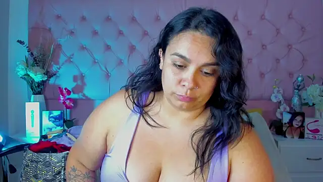 KourtneyEvans online show from November 11, 2025, 5:02 pm