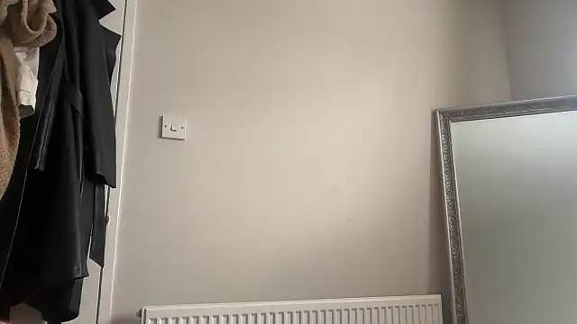 skyejde online show from October 28, 2025, 2:42 pm