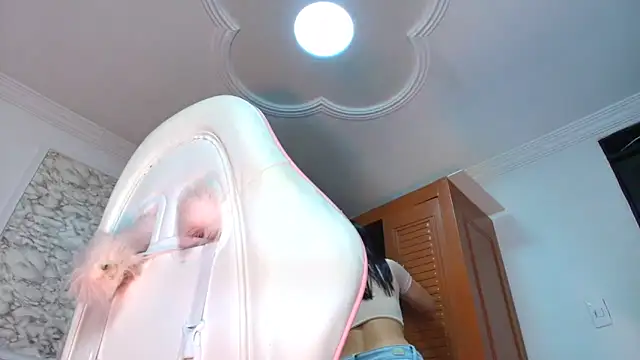 Danella houston online show from October 2, 2025, 6:04 pm