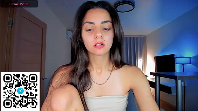 EmiliaZen online show from September 15, 2025, 5:02 pm