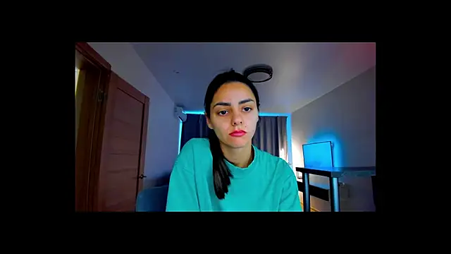 EmiliaZen online show from October 6, 2025, 12:24 pm