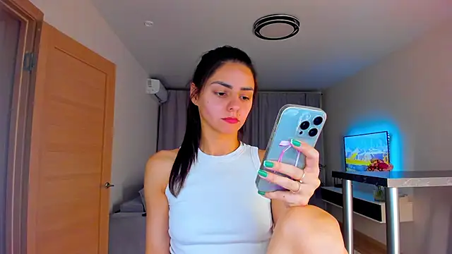 EmiliaZen online show from October 15, 2025, 5:24 pm