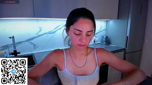 Snapshot of EmiliaZen chatting on July 18, 2026, 4:22 pm EmiliaZen online show from July 18, 2026, 4:22 pm