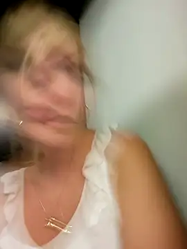 Sexybiene969 online show from October 5, 2025, 4:27 pm