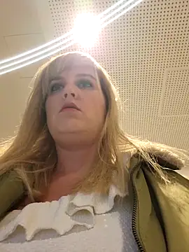 Sexybiene969 online show from October 16, 2025, 4:08 pm