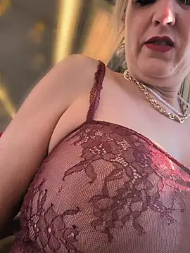 Sexybiene969 online show from April 8, 2026, 4:18 pm