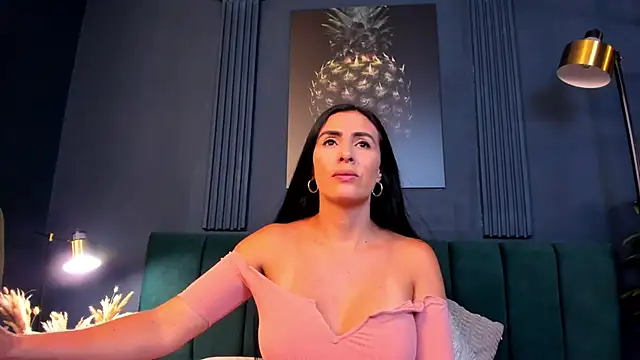 scarlet edwars online show from February 10, 2025, 7:07 pm