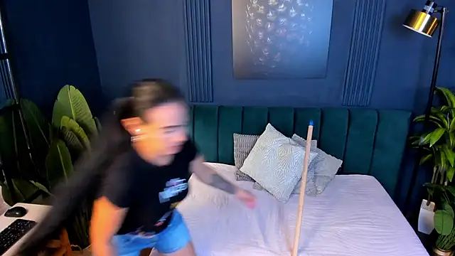 scarlet edwars online show from February 11, 2025, 1:20 am