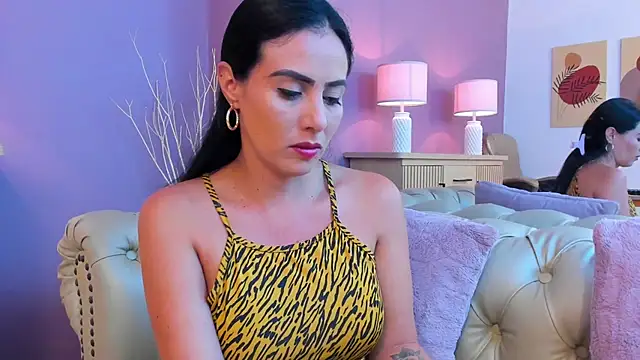 scarlet edwars online show from February 18, 2025, 12:06 pm