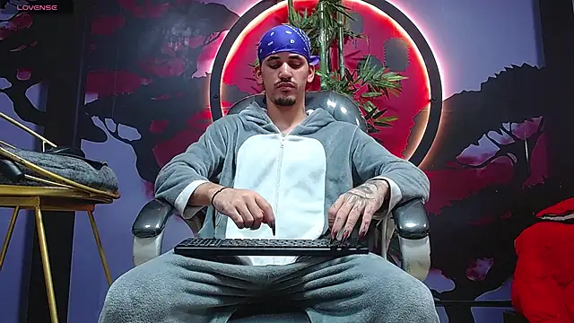 Dirty Kingg online show from November 11, 2025, 8:53 pm