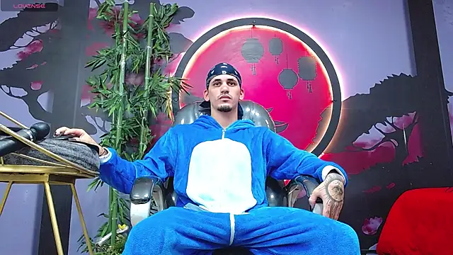 Dirty Kingg online show from November 18, 2025, 7:18 pm