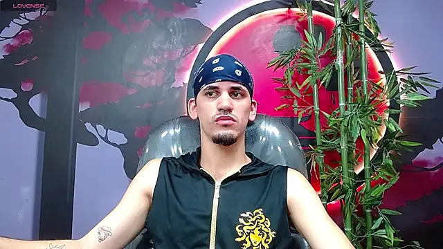 Dirty Kingg online show from November 24, 2025, 7:57 pm