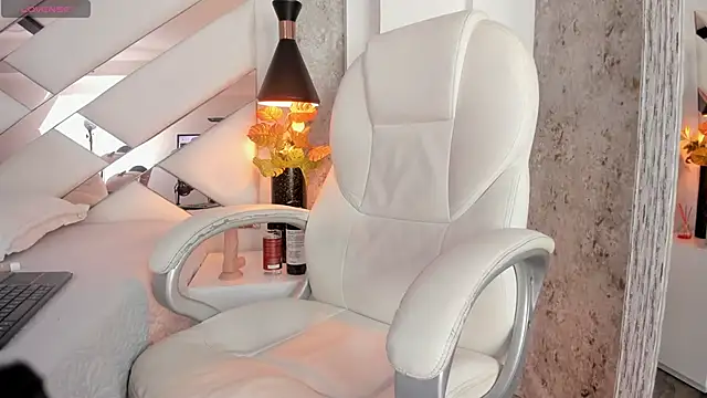 Giselle Lauren online show from February 17, 2025, 8:58 pm