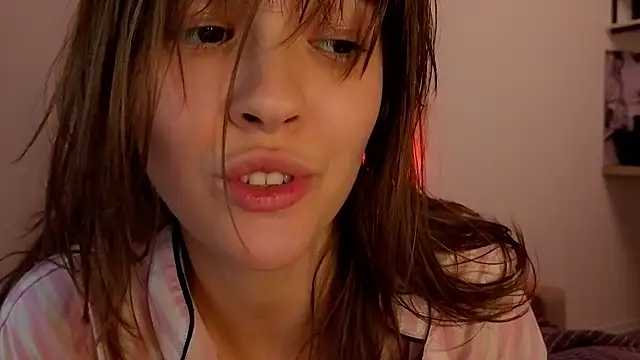 DemiDee online show from May 16, 2026, 5:56 pm