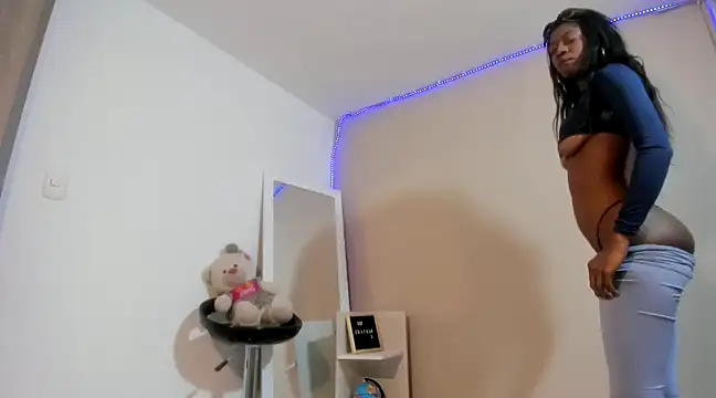 enyelsalas2 online show from February 28, 2025, 1:26 am