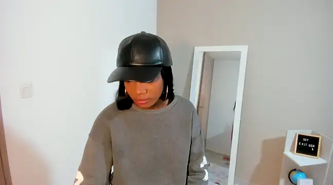 enyelsalas2 online show from March 11, 2025, 8:53 pm