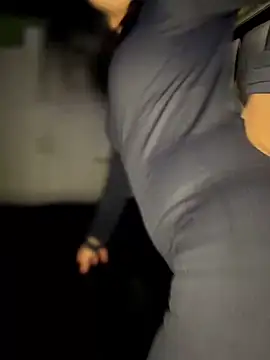 Laura-Khalifa online show from April 22, 2026, 4:37 am