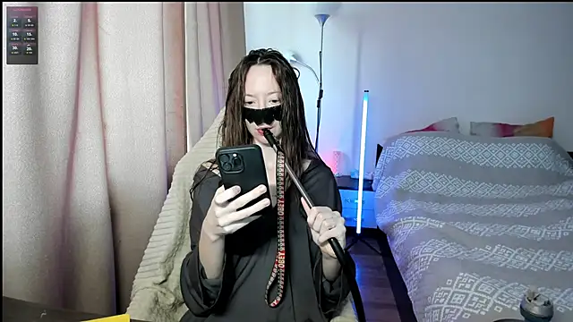 holyharlot online show from March 17, 2025, 9:33 am