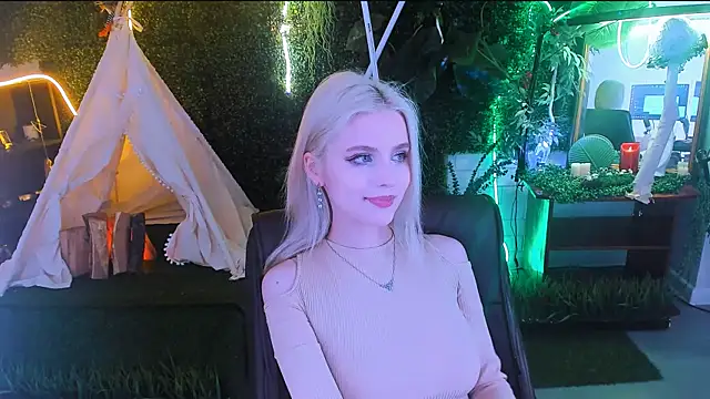 LeonaStane online show from March 22, 2025, 12:39 am