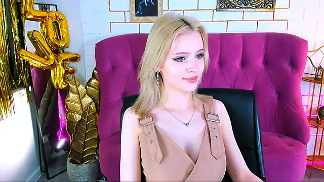 LeonaStane online show from October 25, 2025, 4:57 pm