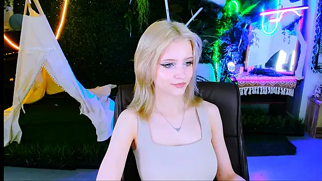 LeonaStane online show from November 14, 2025, 6:06 pm