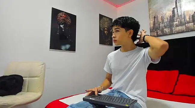 Aiiden 15 online show from February 19, 2025, 3:05 pm