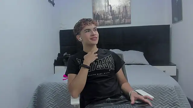 Aiiden 15 online show from October 22, 2025, 12:49 pm