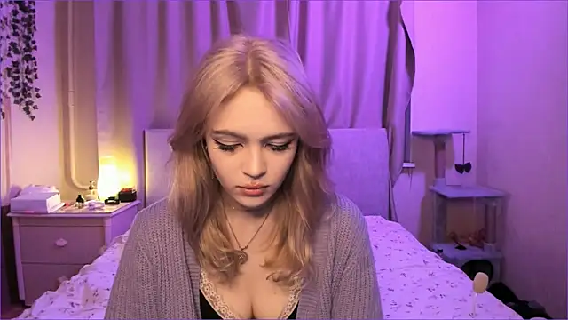 MiaRanki online show from September 17, 2025, 9:05 pm