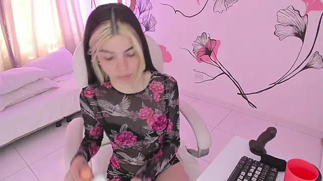 Isabela Fiorelli online show from September 20, 2025, 1:56 pm