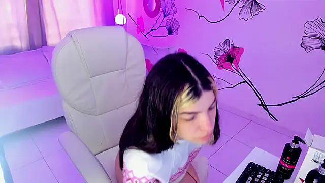 Isabela Fiorelli online show from November 14, 2025, 1:10 pm