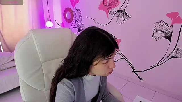 Isabela Fiorelli online show from April 28, 2026, 1:27 pm