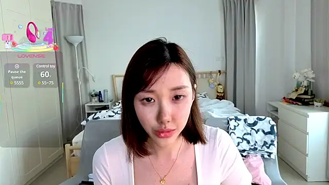 joycemilka online show from March 4, 2025, 9:29 am