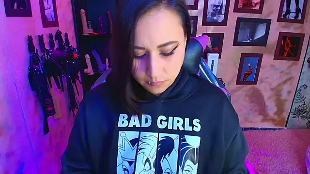 Snapshot of cherryy_bombshelll chatting on October 28, 2025, 4:53 pm cherryy bombshelll online show from October 28, 2025, 4:53 pm