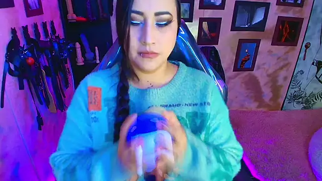 Snapshot of cherryy_bombshelll chatting on February 5, 2026, 4:11 pm cherryy bombshelll online show from February 5, 2026, 4:11 pm