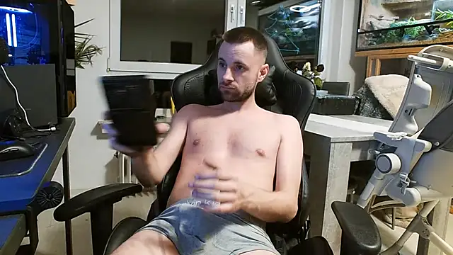 ademandjulia online show from February 20, 2026, 9:04 pm