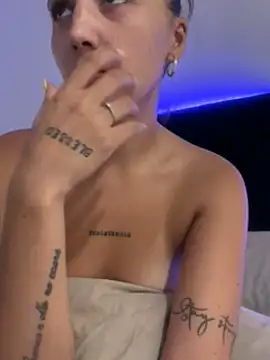 SlimmyTattoedGirl online show from February 18, 2025, 3:21 am