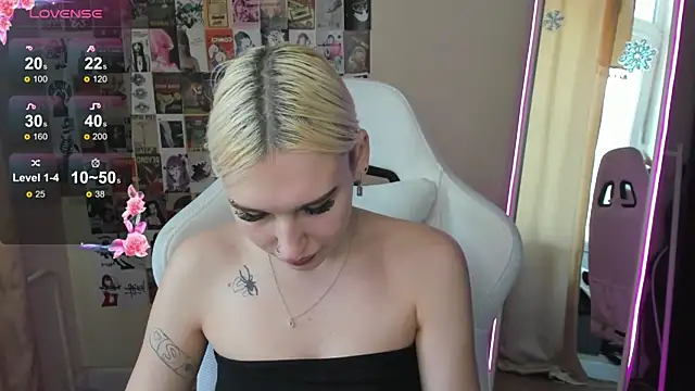 Snapshot of EvelinaLuu chatting on January 11, 2026, 6:29 am EvelinaLuu online show from January 11, 2026, 6:29 am