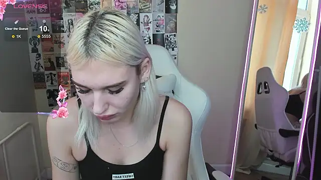 Snapshot of EvelinaLuu chatting on January 17, 2026, 3:55 am EvelinaLuu online show from January 17, 2026, 3:55 am