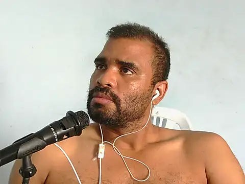 Snapshot of YOX22 chatting on March 8, 2026, 8:01 pm YOX22 online show from March 8, 2026, 8:01 pm