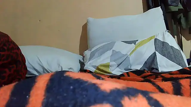 01applebottom online show from October 22, 2025, 2:01 am