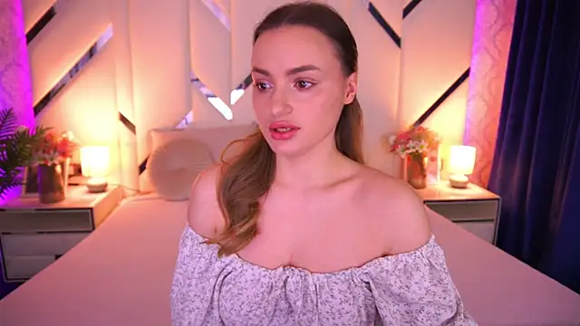 LindsieGreyy online show from April 20, 2026, 6:27 am